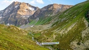 Das auf 2300 Meter Seehöhe gelegene Platzertal ist über einen rund zehn Kilometer langen Fahrweg ...