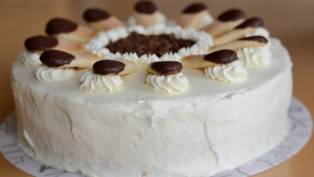 Die Malakoff-Torte kann man getrost ein bis zwei Tage im Voraus zubereiten – sie wird dadurch sogar noch besser! (Bild: Alfred Hofer)