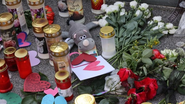 Viele Trauerbekundungen in Graz (Bild: Jauschowetz Christian)